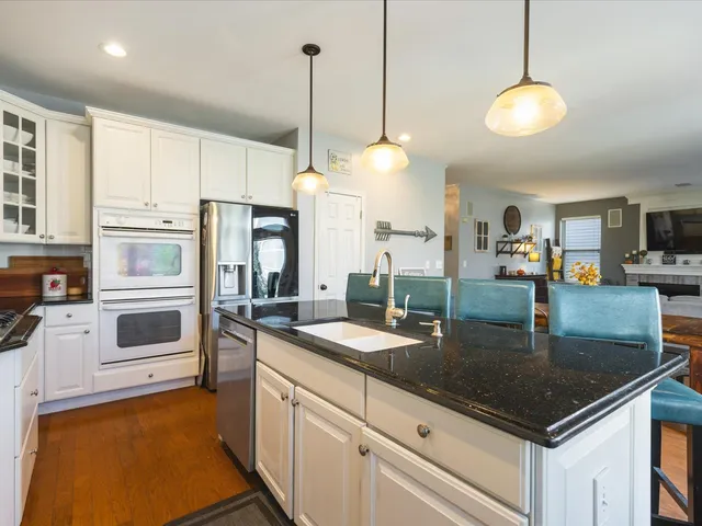 $529,900 | 528 Horizon Drive West, St. Charles, IL 60175