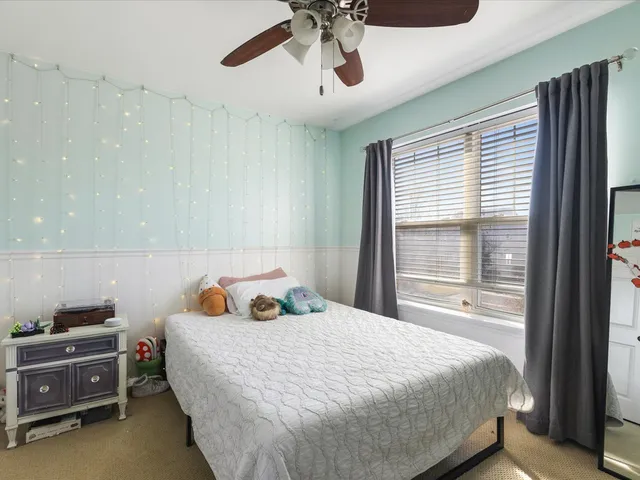 $529,900 | 528 Horizon Drive West, St. Charles, IL 60175