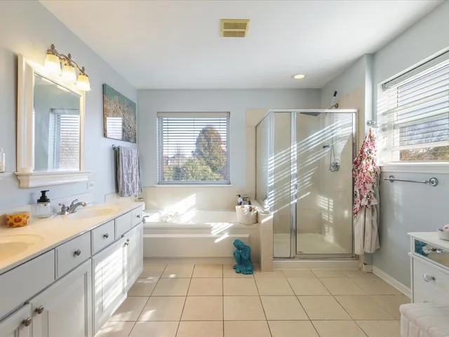 $529,900 | 528 Horizon Drive West, St. Charles, IL 60175