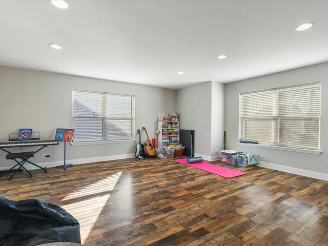 $529,900 | 528 Horizon Drive West, St. Charles, IL 60175