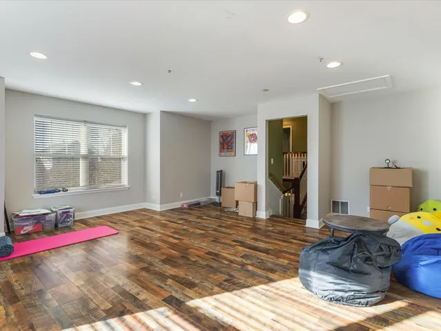 $529,900 | 528 Horizon Drive West, St. Charles, IL 60175