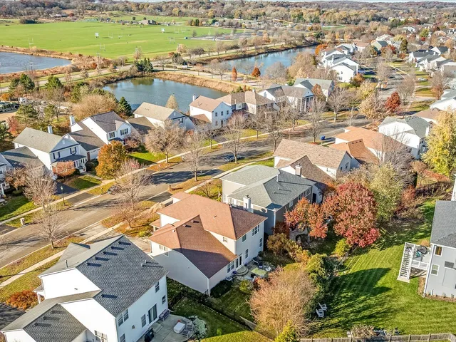 $529,900 | 528 Horizon Drive West, St. Charles, IL 60175