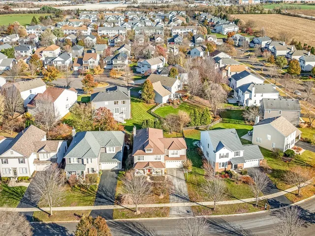 $529,900 | 528 Horizon Drive West, St. Charles, IL 60175