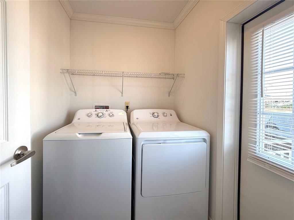 101 St Johns Way West Apollo Beach, FL 33572 - Photo 14 of 24 a utility room with dryer and washer