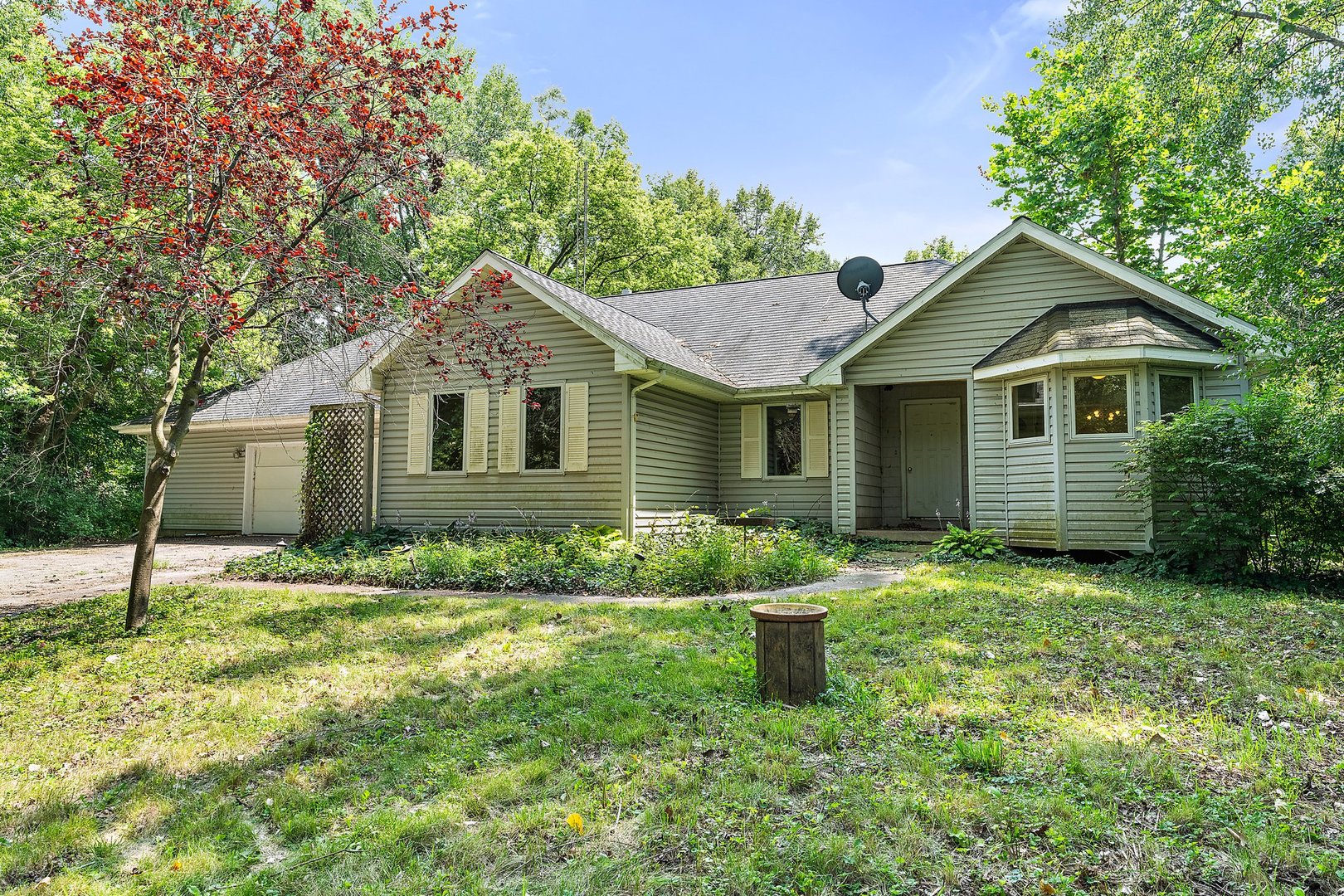 18707 Stevens Road Marengo, IL 60152 - Photo 1 of 35 a house view with a garden space