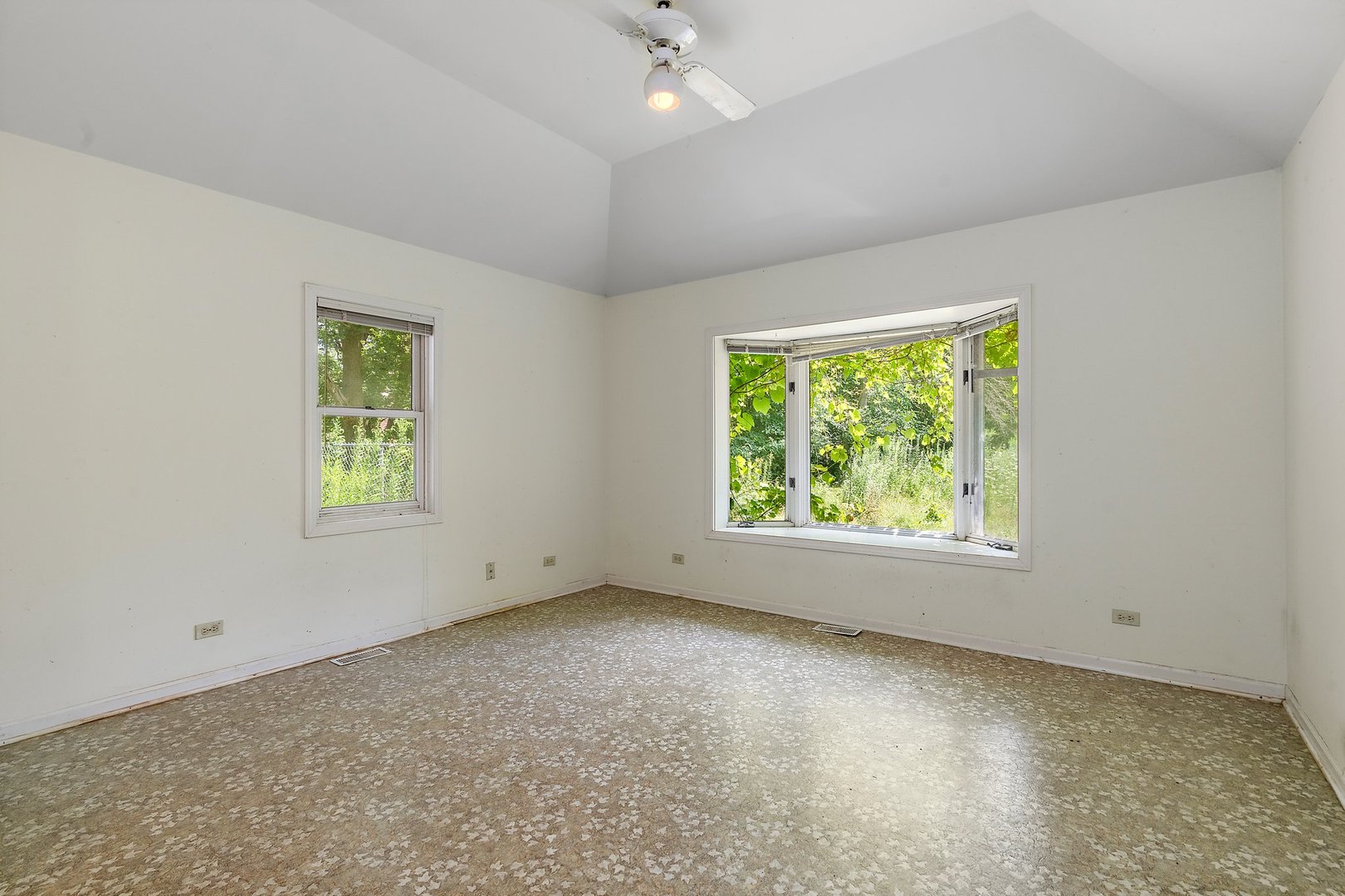 18707 Stevens Road Marengo, IL 60152 - Photo 12 of 35 an empty room with a window