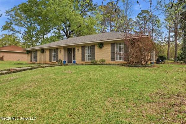 $275,000 | 122 Woodgate Drive, Brandon, MS 39042