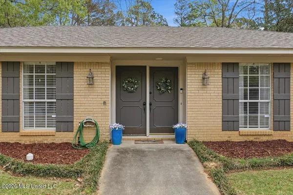 $275,000 | 122 Woodgate Drive, Brandon, MS 39042