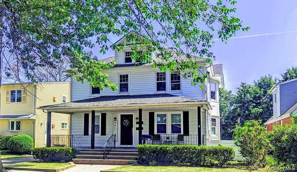$3,850 | 344 Roslyn Avenue, Carle Place, NY 11514