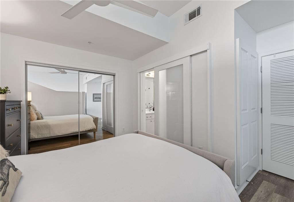 3300 Windy Ridge Parkway Southeast, Unit 1019 Atlanta, GA 30339 - Photo 19 of 37 a bedroom with a bed and a mirror