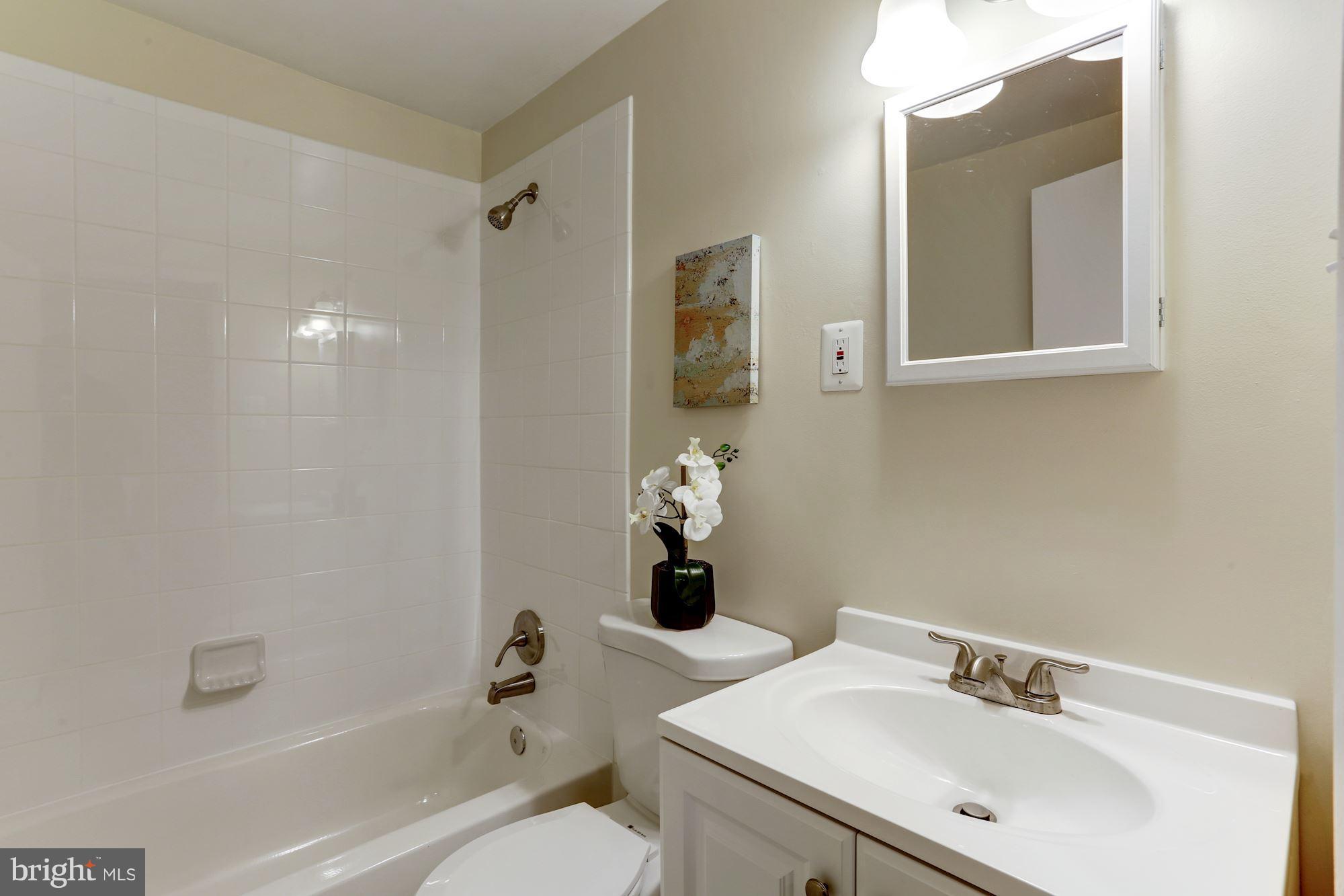 1880 Columbia Road Northwest, Unit 504 Washington, DC 20009 - Photo 14 of 30 New bathroom