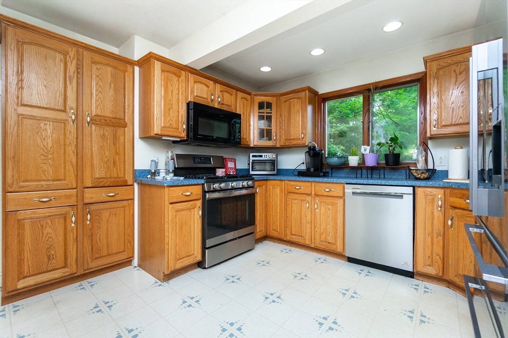 29 Lawrence Road Milton, MA 02186 - Photo 7 of 35