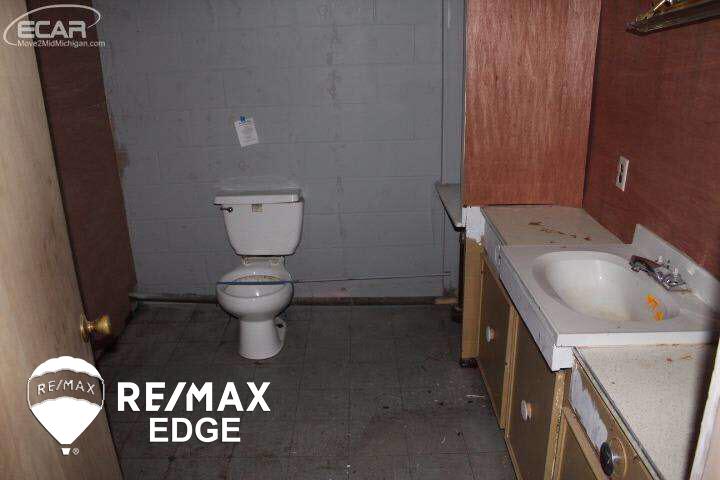 1514 Randy Court Flint, MI 48505 - Photo 11 of 24 21215745-10.JPG