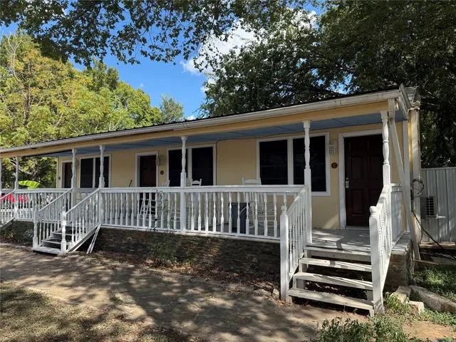 a view of a house with backyard and deck