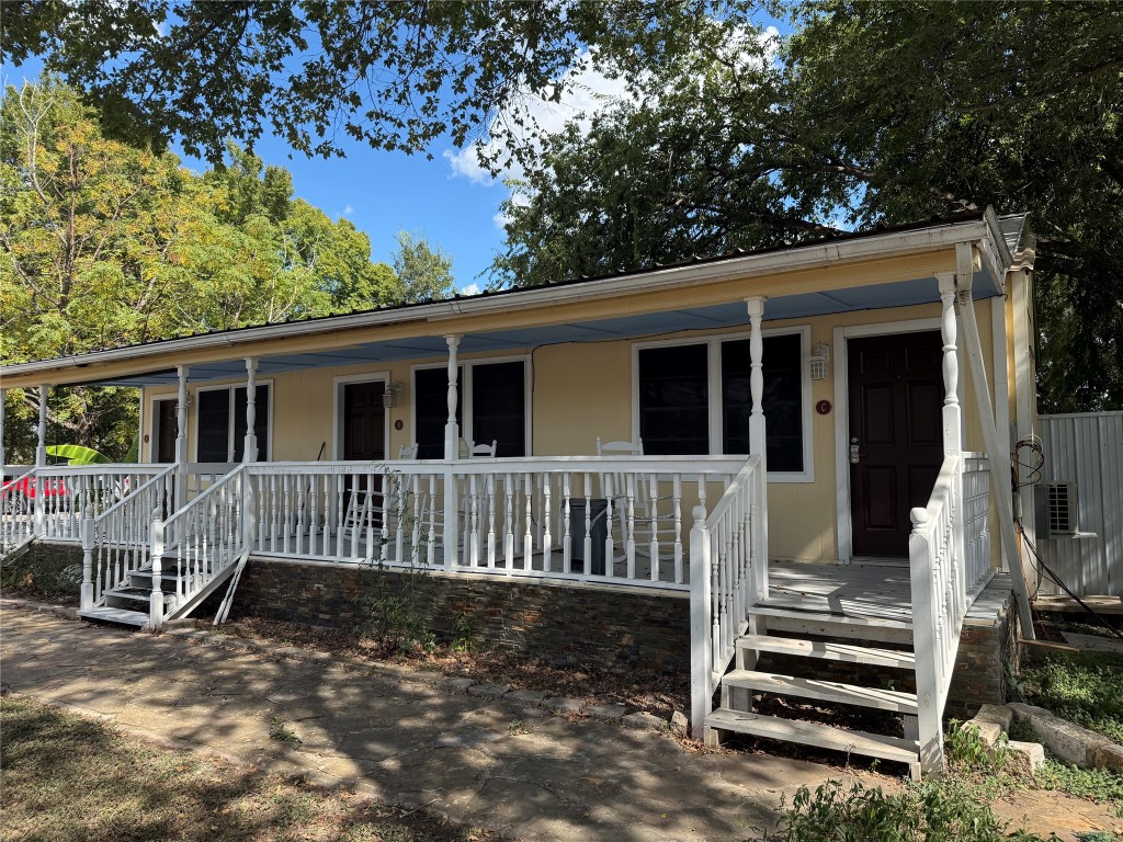 a view of a house with backyard and deck