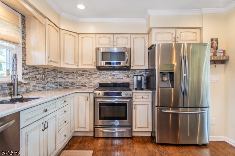 3 Knoll Road Fairfield, NJ 07004 - Photo 15 of 38