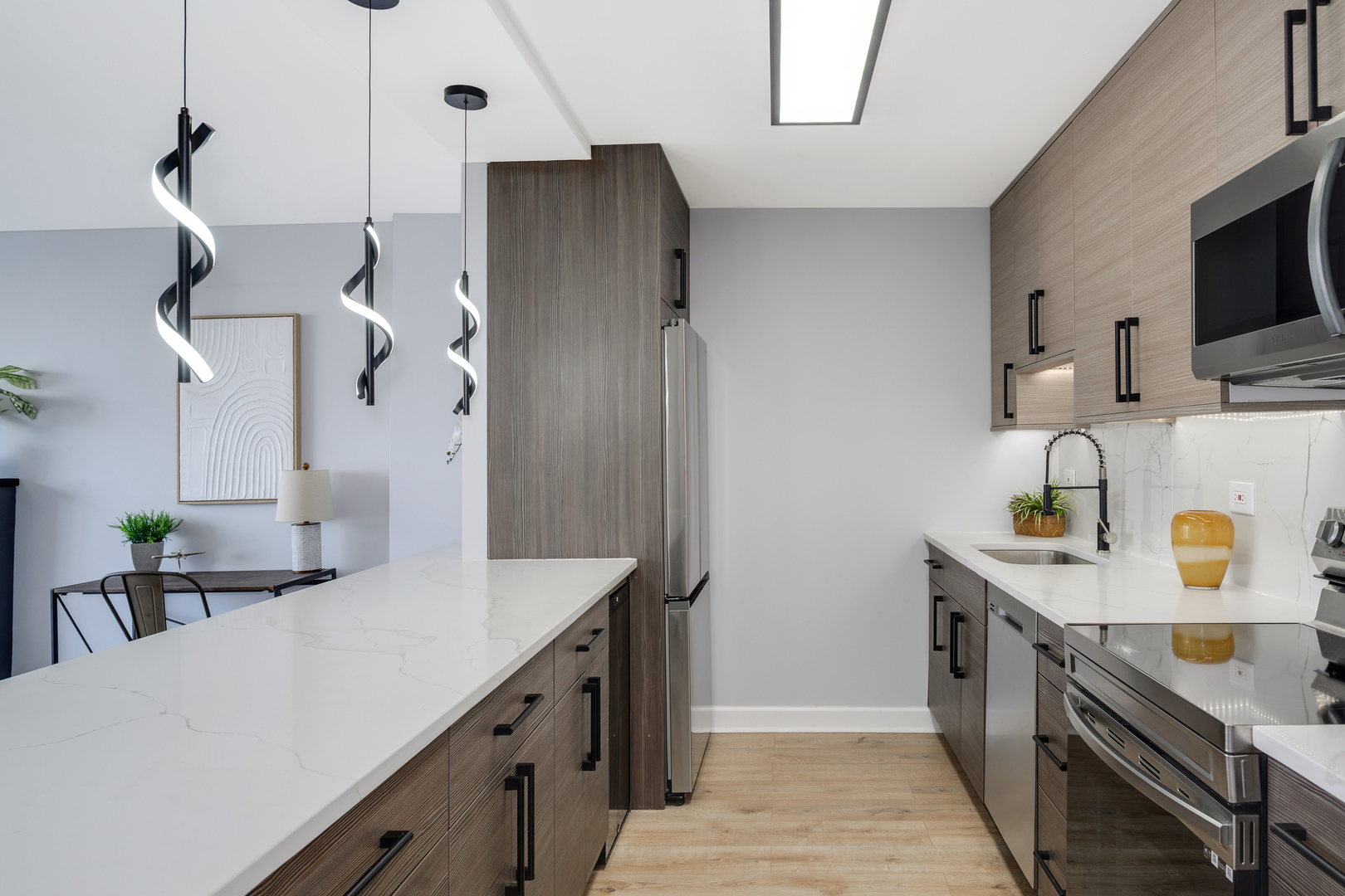 5455 North Sheridan Road, Unit 1811 Chicago, IL 60640 - Photo 8 of 27 Gallery Image 8