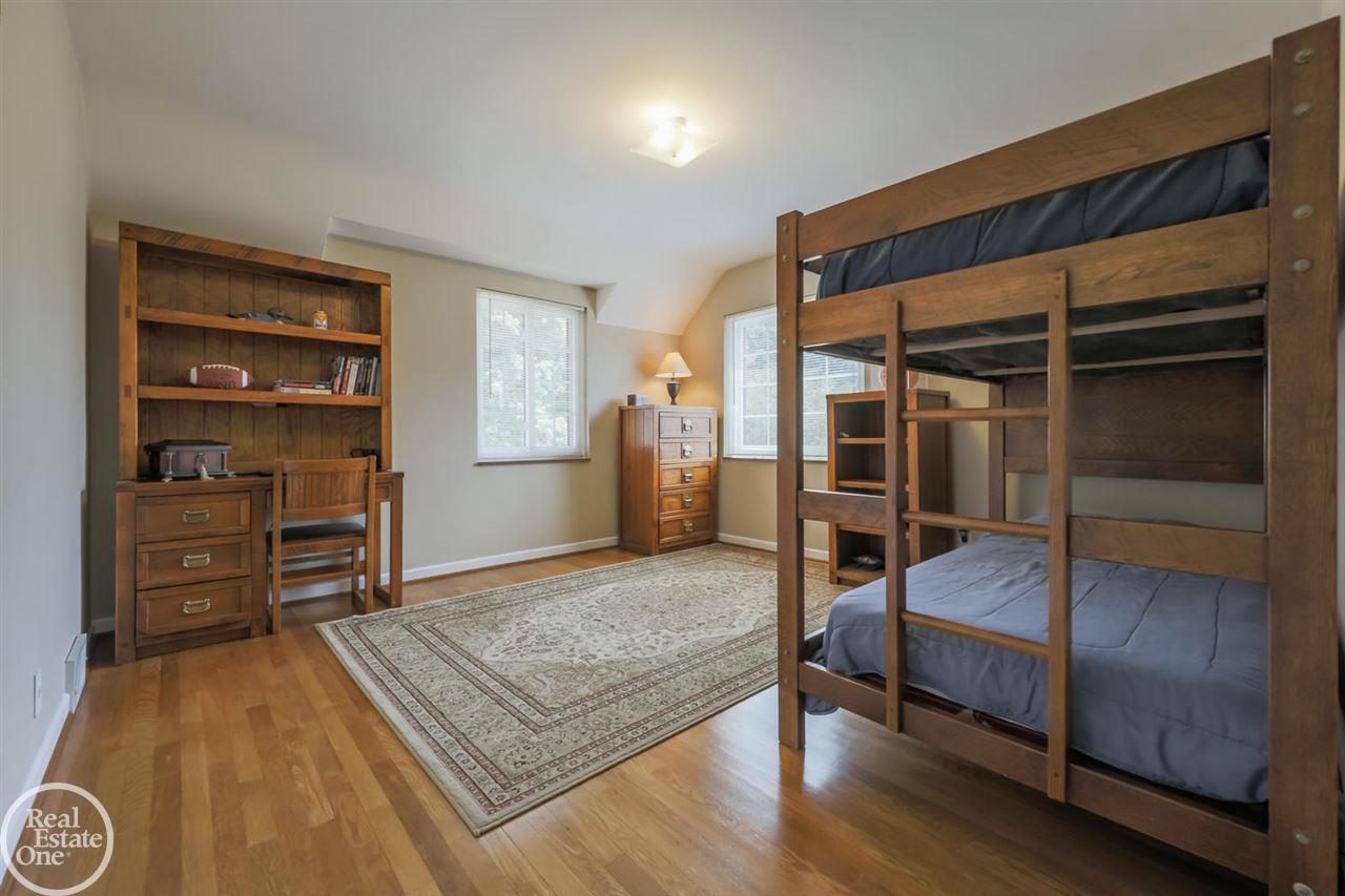 652 Middlesex Road Grosse Pointe, MI 48230 - Photo 42 of 75 50010366-41.JPG