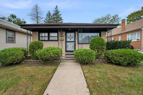 $154,900 | 12356 South Carpenter Street, Calumet Park, IL 60827