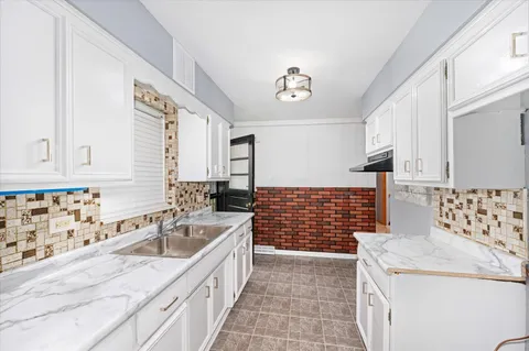 $154,900 | 12356 South Carpenter Street, Calumet Park, IL 60827