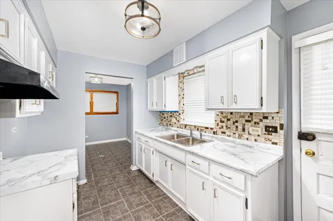 $154,900 | 12356 South Carpenter Street, Calumet Park, IL 60827