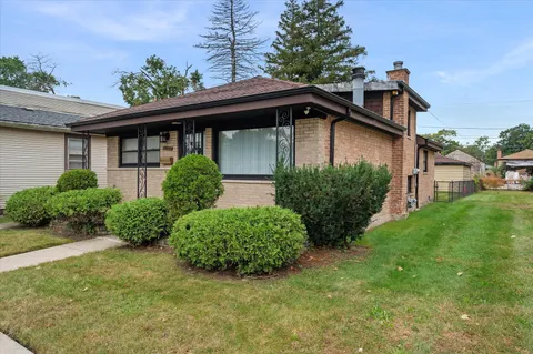 $154,900 | 12356 South Carpenter Street, Calumet Park, IL 60827