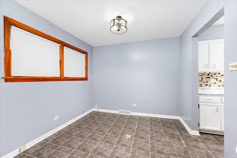 $154,900 | 12356 South Carpenter Street, Calumet Park, IL 60827