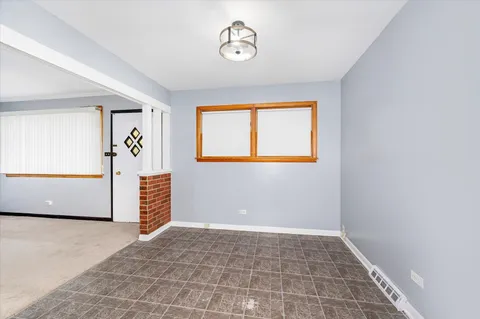 $154,900 | 12356 South Carpenter Street, Calumet Park, IL 60827