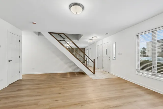 $235,000 | 12822 Carriage Lane, Crestwood, IL 60418