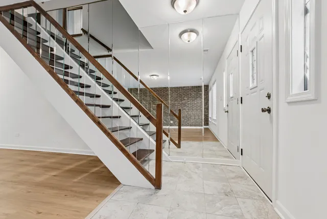 $235,000 | 12822 Carriage Lane, Crestwood, IL 60418