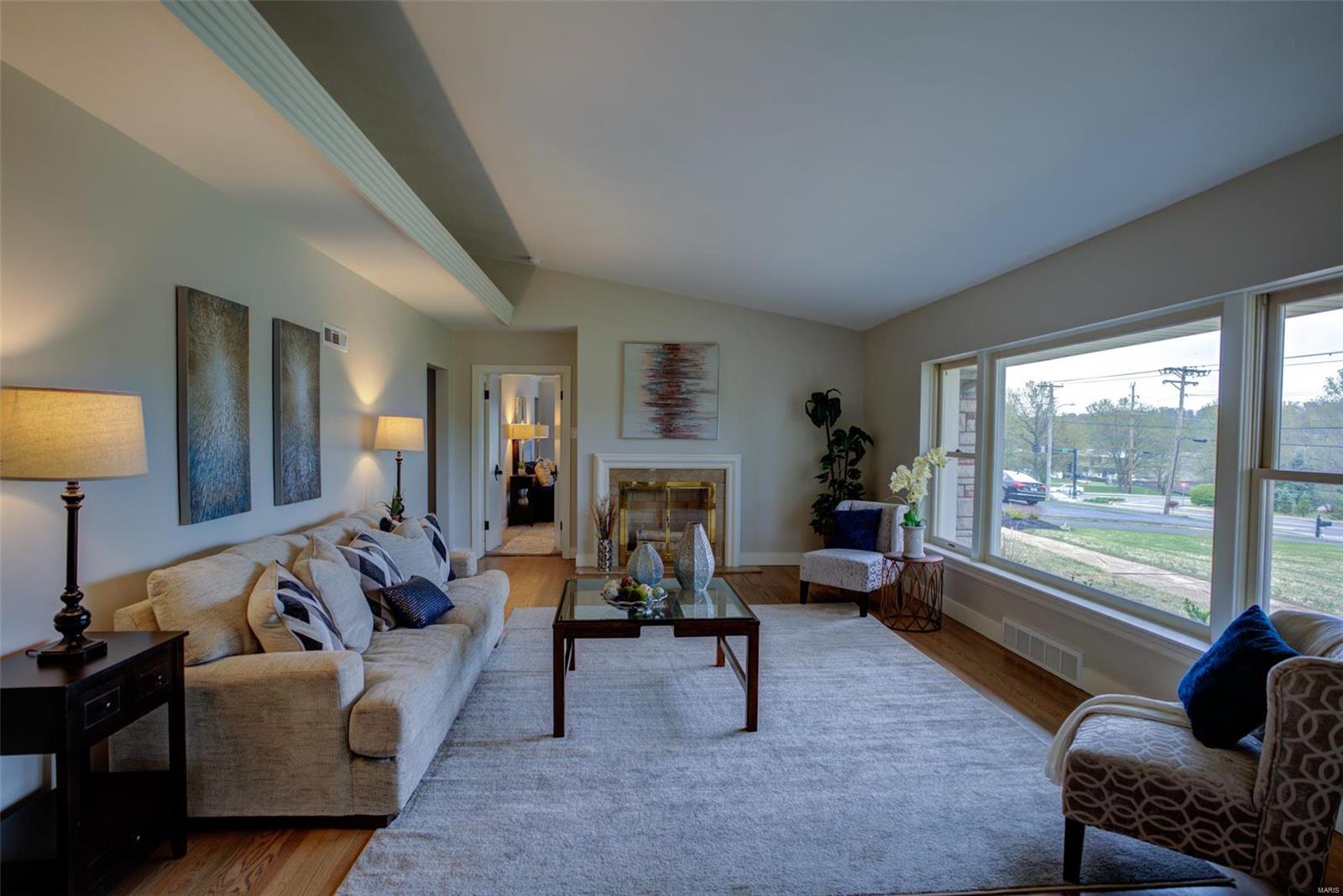 15 South Spoede Road St. Louis, MO 63141 - Photo 4 of 26 Gallery Image 4