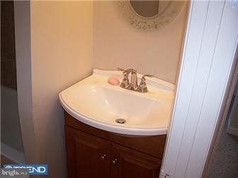24 Polk Street Riverside, NJ 08075 - Photo 5 of 8 Bathroom