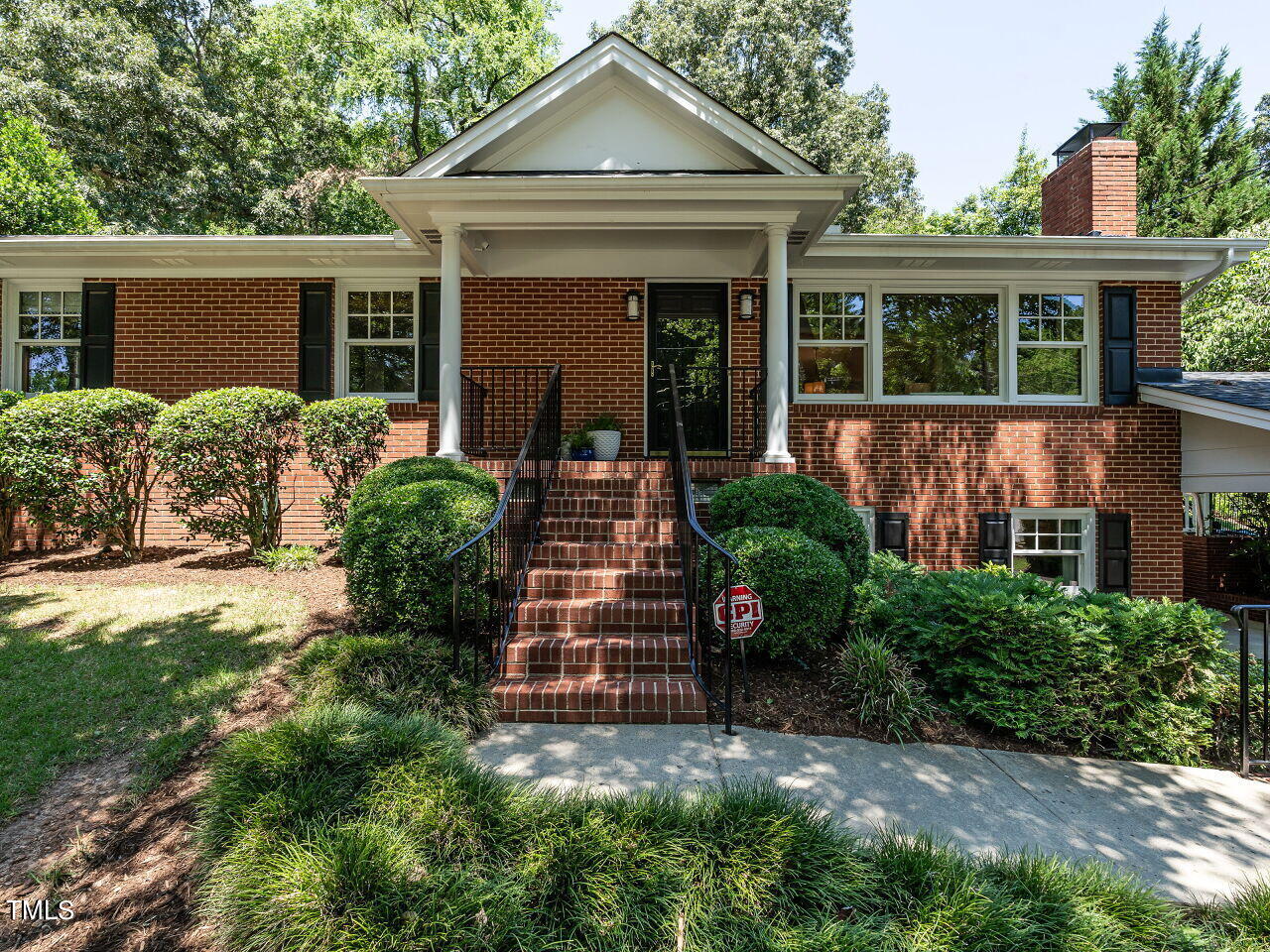 900 Davidson Street Raleigh, NC 27609 - Photo 36 of 36 004-1280x960-front-porch
