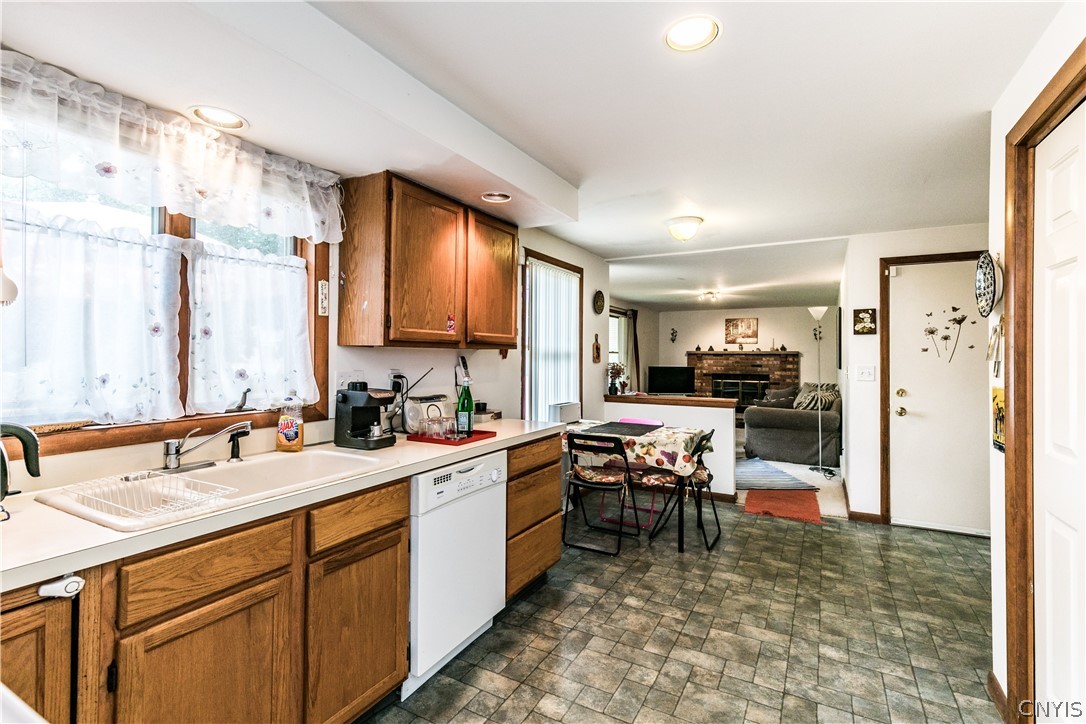 7244 Magic Way Manlius, NY 13057 - Photo 12 of 38