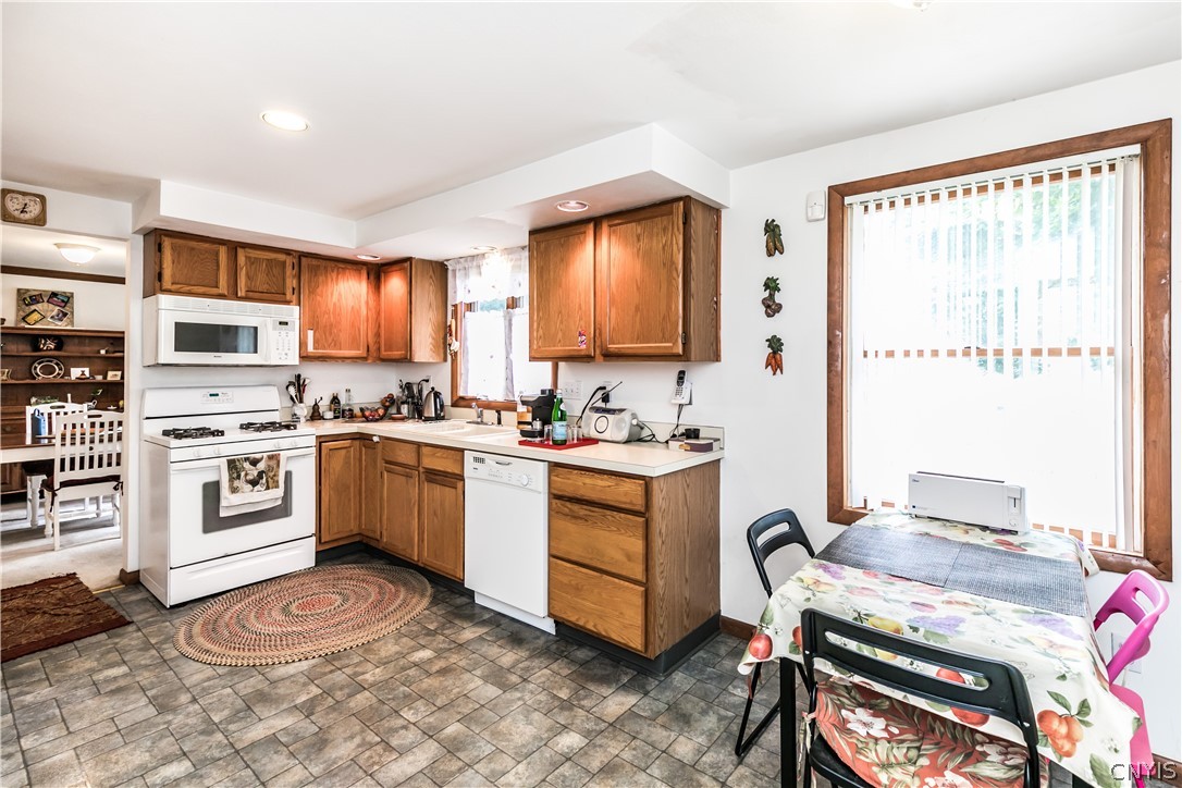 7244 Magic Way Manlius, NY 13057 - Photo 13 of 38