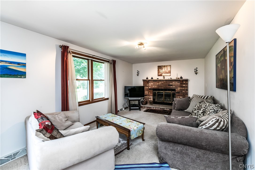 7244 Magic Way Manlius, NY 13057 - Photo 15 of 38