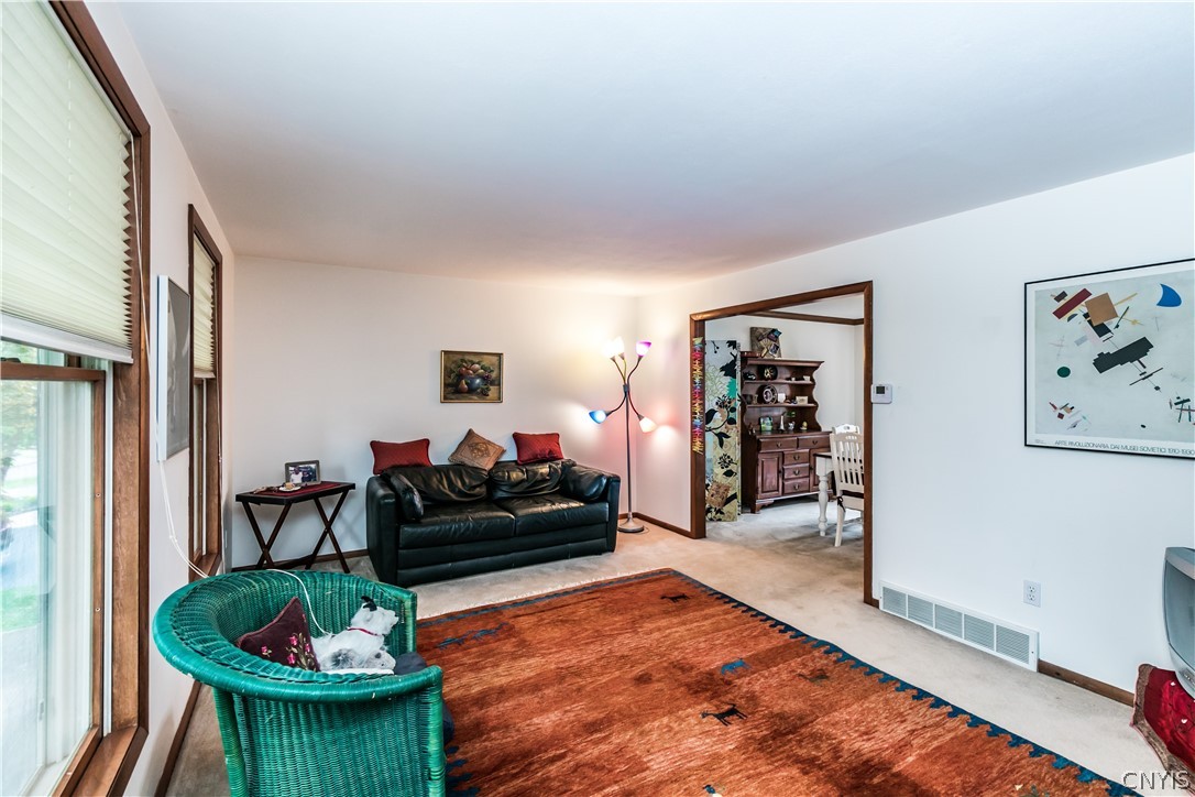 7244 Magic Way Manlius, NY 13057 - Photo 4 of 38