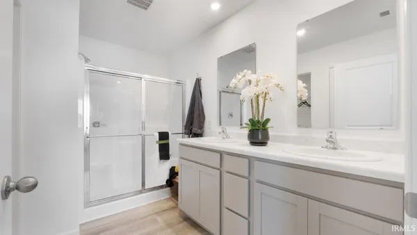 $317,760 | 991 Miller Wds Way, New Haven, IN 46774