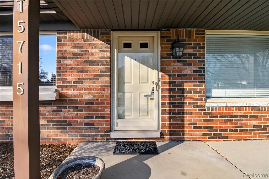 15715 Exeter Court Fraser, MI 48026 - Photo 3 of 32