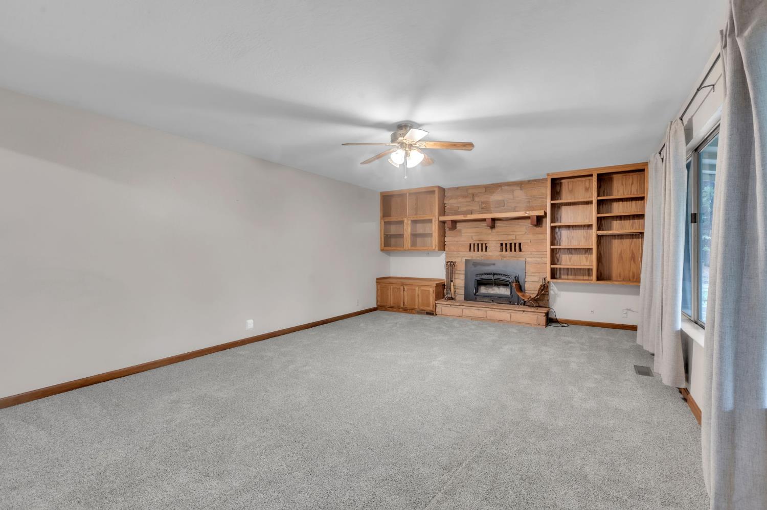 23568 Robin Road Pioneer, CA 95666 - Photo 10 of 54 Spacious Living Area
