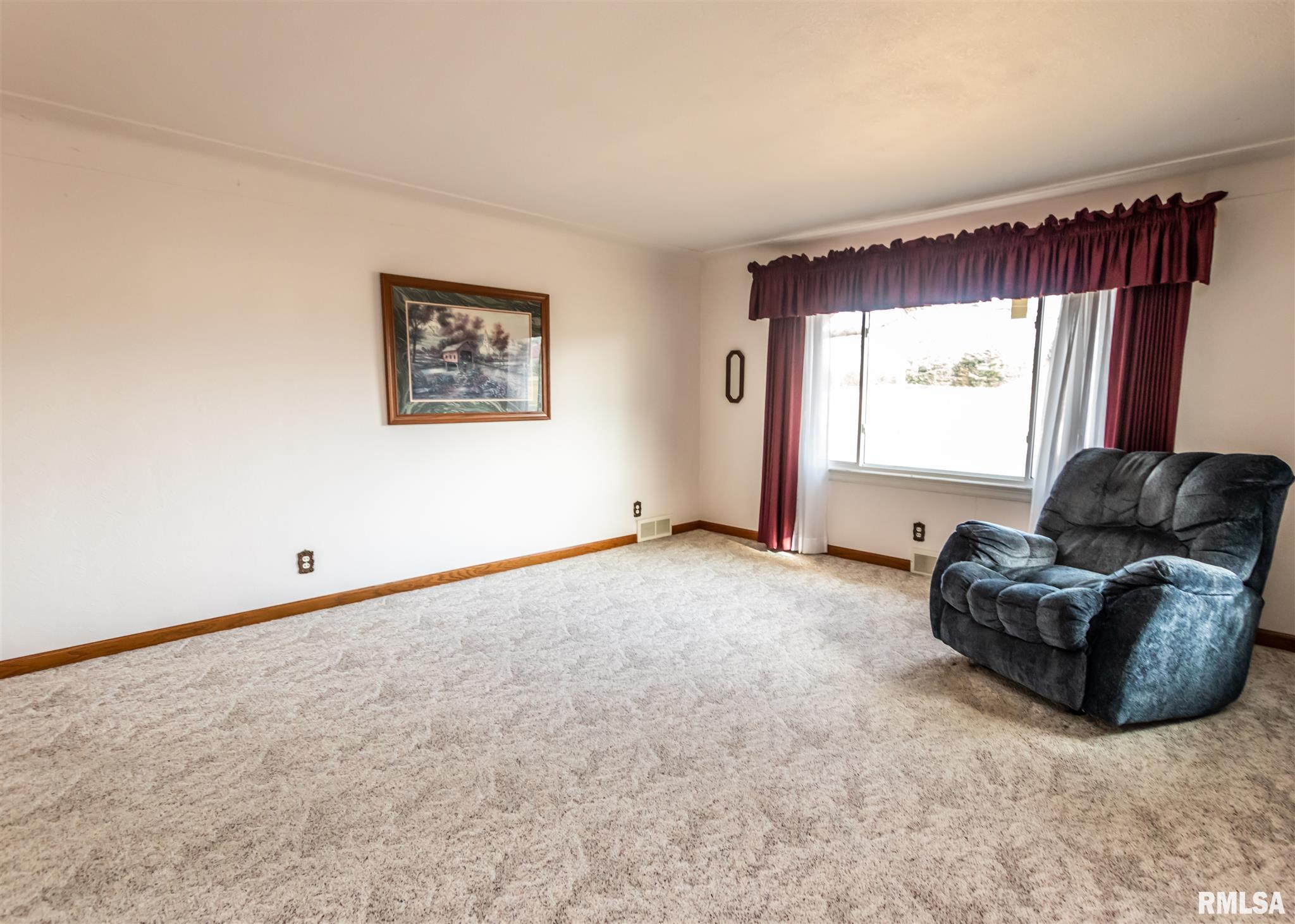 107 Reservoir Road Pekin, IL 61554 - Photo 3 of 17 Gallery Image 3
