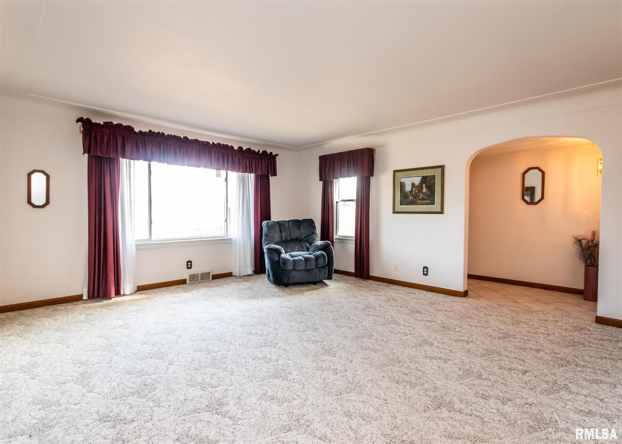 107 Reservoir Road Pekin, IL 61554 - Photo 4 of 17 Gallery Image 4