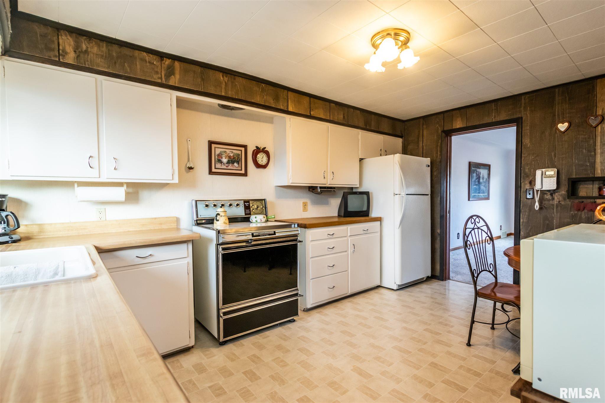 107 Reservoir Road Pekin, IL 61554 - Photo 7 of 17 Gallery Image 7