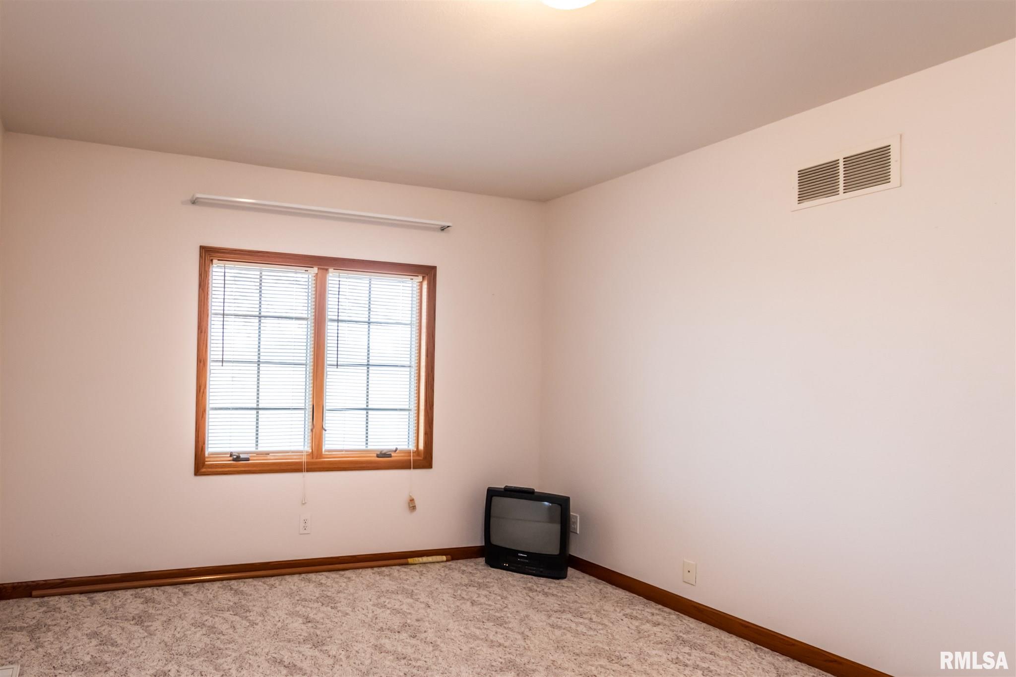 107 Reservoir Road Pekin, IL 61554 - Photo 9 of 17 Gallery Image 9