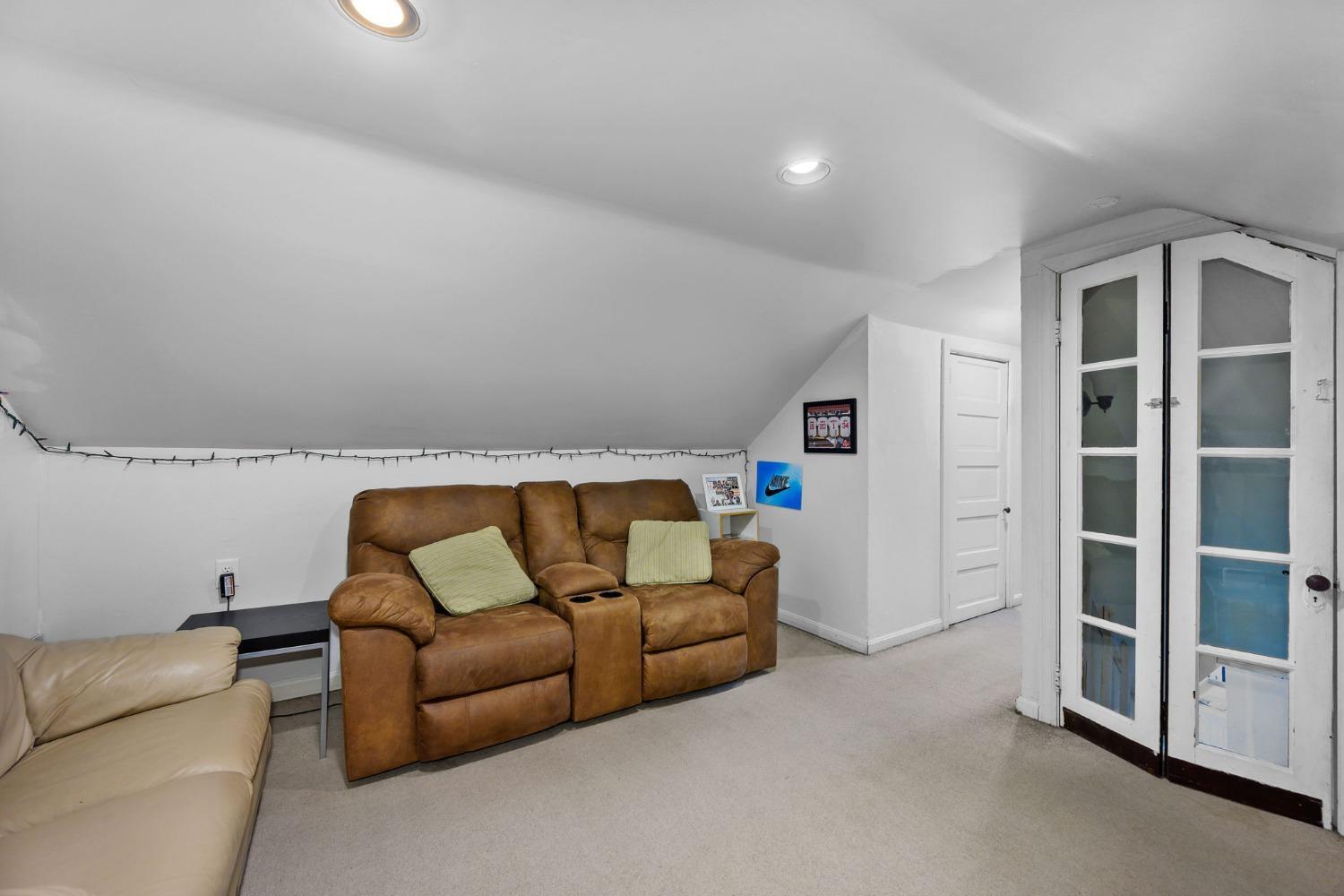 5254 Boomer Road Cincinnati, OH 45247 - Photo 25 of 48 Gallery Image 25
