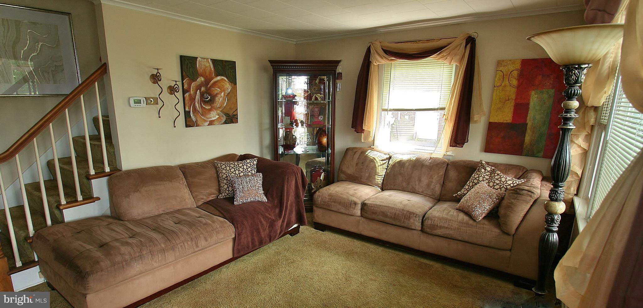 137 Chestnut Street Shillington, PA 19607 - Photo 3 of 16 Living Room