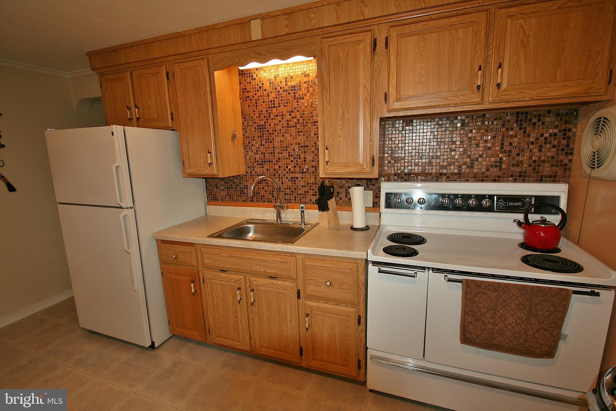 137 Chestnut Street Shillington, PA 19607 - Photo 6 of 16 Eat-in Kitchen