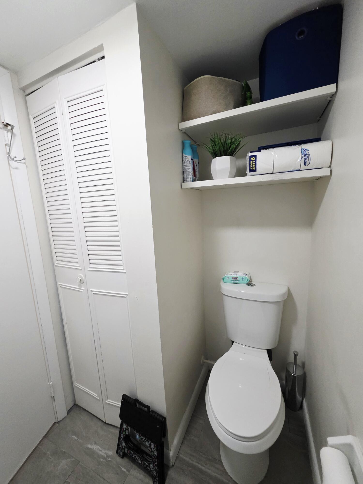 218 Woodland Road Palm Springs, FL 33461 - Photo 20 of 45 a bathroom with a toilet and a sink