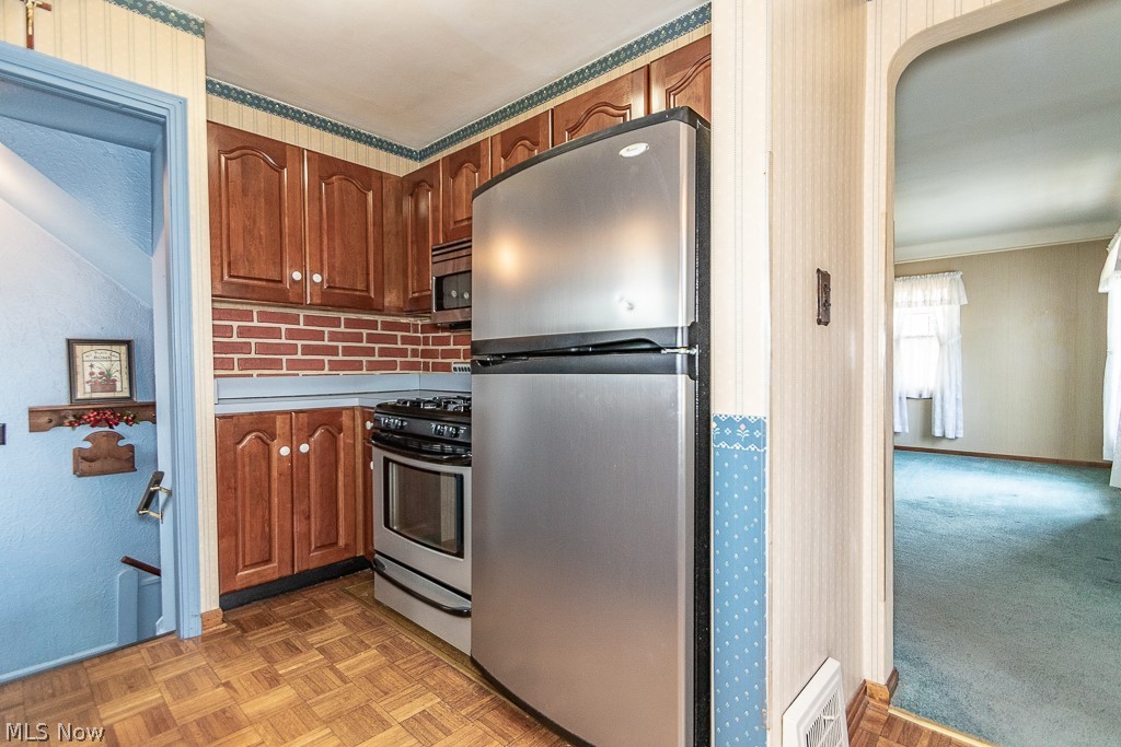 4852 Westbourne Road Cleveland, OH 44124 - Photo 7 of 35