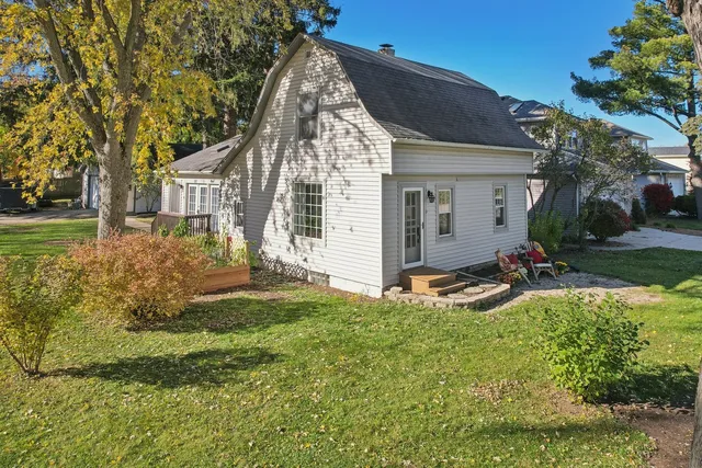 $255,000 | 390 Garfield Boulevard, Grayslake, IL 60030